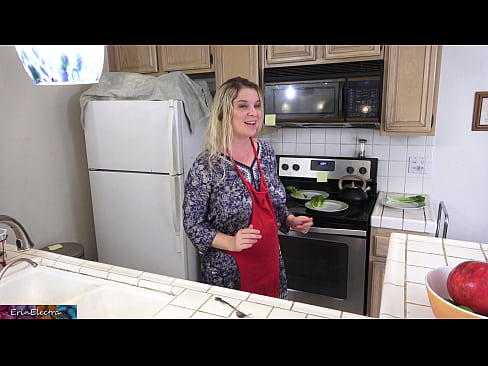 ❤️ A madrasta o ordenha na cozinha antes de sua data ❤️❌ Porno de qualidade em pt-br.hentaiser.ru ❌️❤